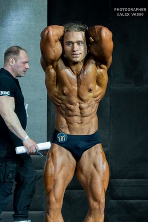 CLASSIC  PHYSIQUE юниоры